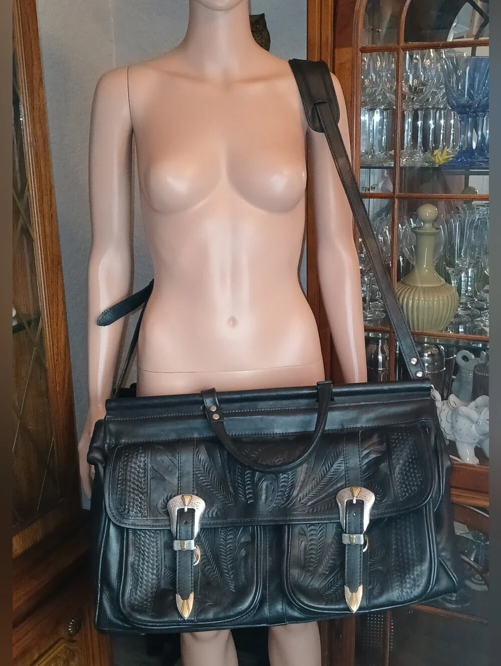 Ropin West interior details